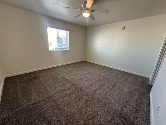 Building Photo - For Lease | 3 Bed, 2.5 Bath |1,688 Sq Ft |...