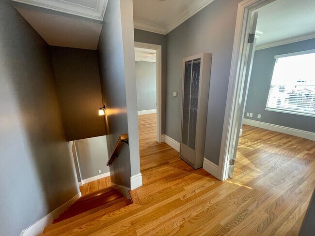 Building Photo - Stylish 2BD Golden Hill Gem | A/C, Bonus R...