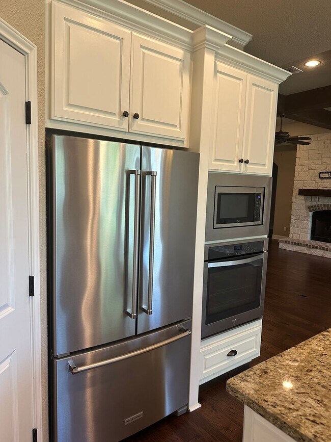 Building Photo - College Station - 4 bedrooms, 2.5 Bathroom...