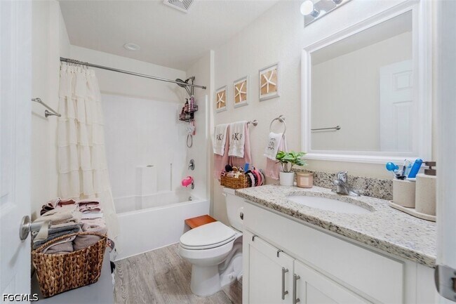 Building Photo - 5013 SE Tradewinds Cir