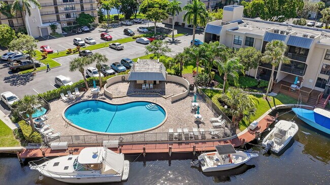 Building Photo - 11 Royal Palm Way