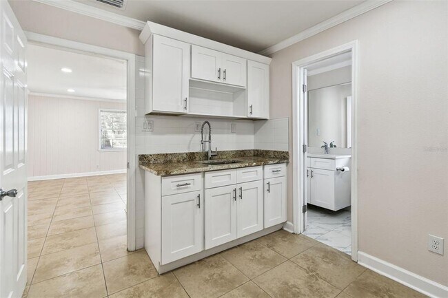 Building Photo - 6817 N Sterling Ave