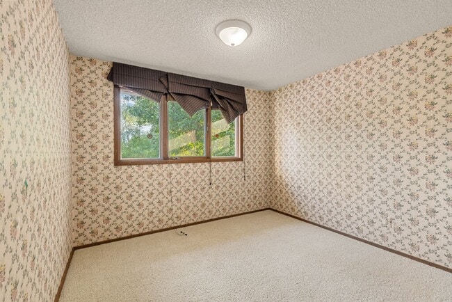 Building Photo - 9 Big Horn Dr