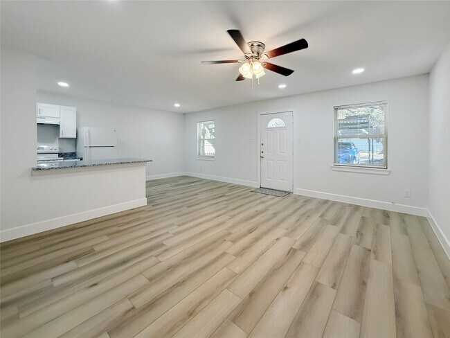 Building Photo - 1016 E Walker St