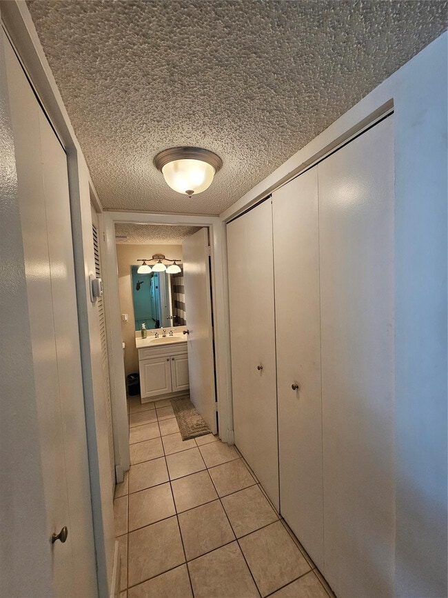 Building Photo - 6355 La Costa Dr