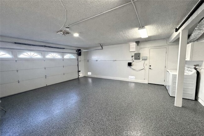 Building Photo - 9872 Kings Canyon Dr