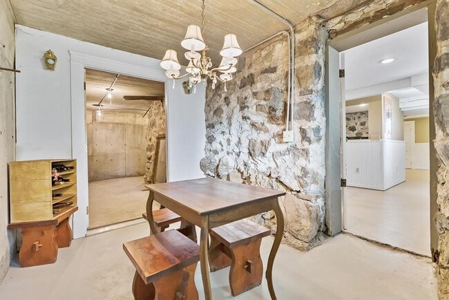 Building Photo - Historic Queen-Anne Style Home