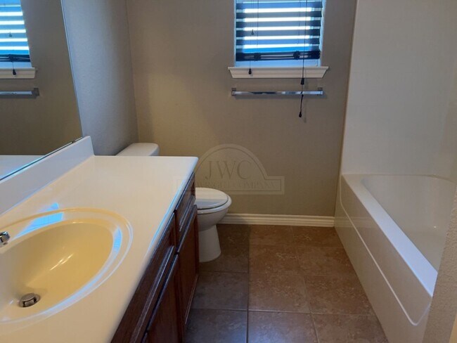 Building Photo - 2604 Tarrant County Dr