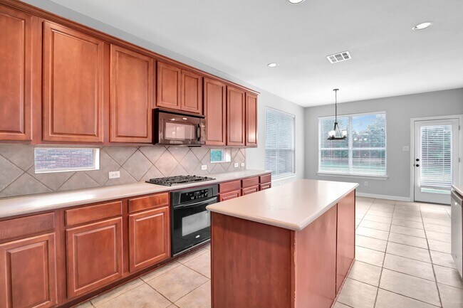 Building Photo - Stonebridge Ranch Beauty
