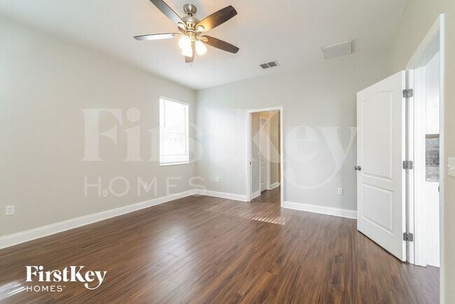 Building Photo - 5920 Buck Run Dr