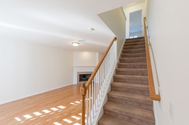 Building Photo - 1249 Riverbrook Dr