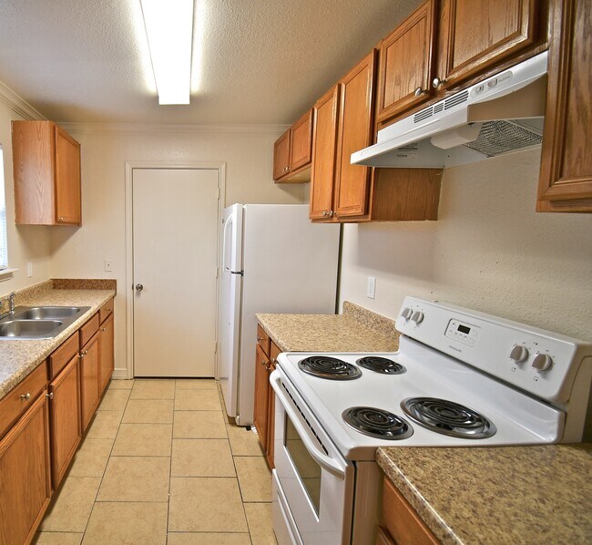 Building Photo - Cute 3 Bedroom 1 Bath Home with storage shed.