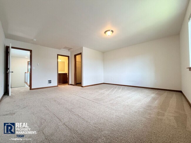 Building Photo - Downtown Puyallup Townhomes