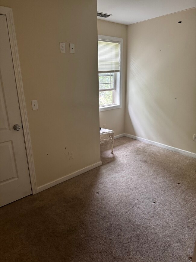Bedroom - 96 Manhattan St