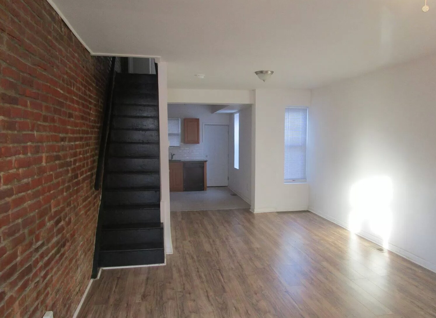 Building Photo - 827 E Madison St