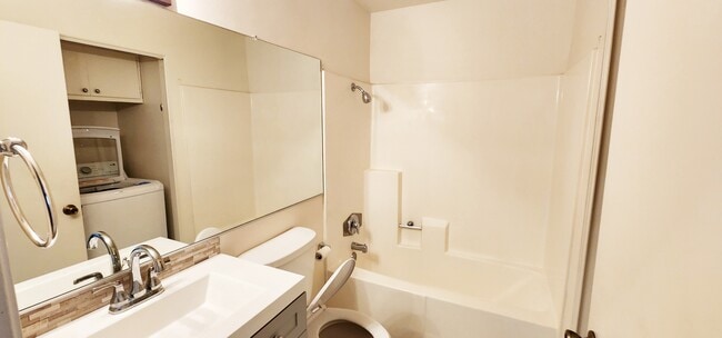Building Photo - 18085 Sundowner Way