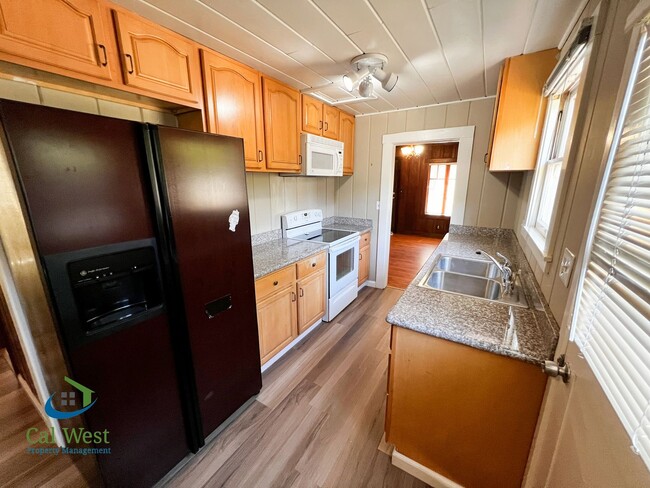 Building Photo - $3,695 - Beautiful 3 BD/1.5 BA Home in Old...