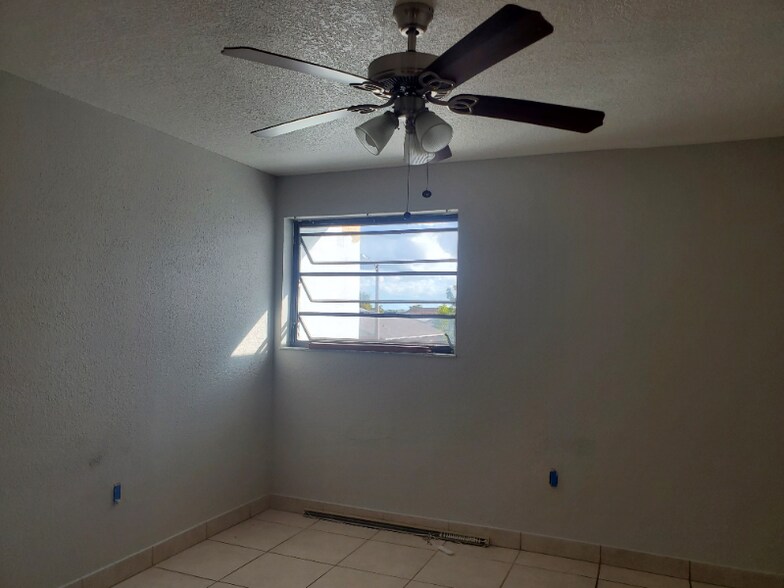 Building Photo - 1551 W 43rd Pl