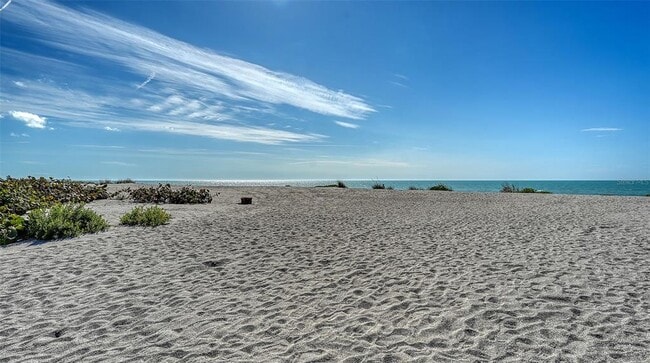 Building Photo - 817 Harbor Dr S