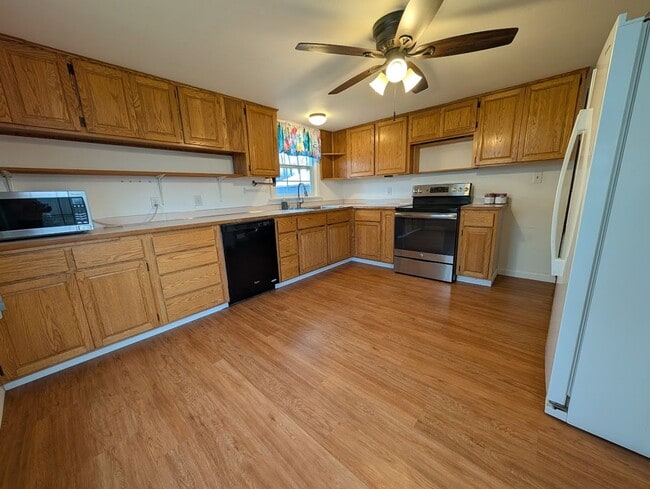 Building Photo - 3 bed 1 bath Orchards House