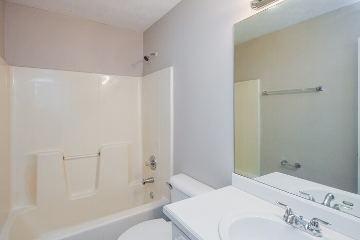 Building Photo - 150 Lakeside Dr