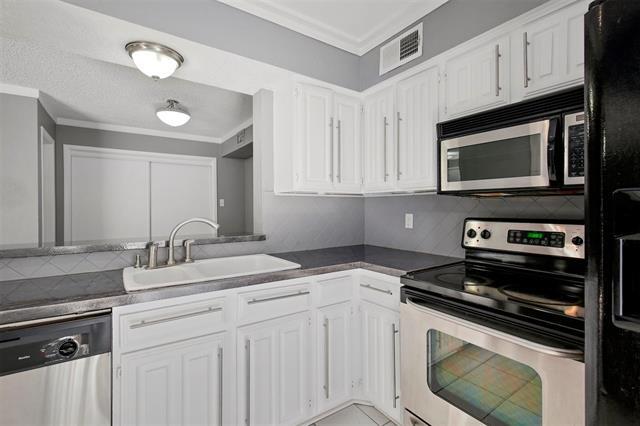 Building Photo - 333 Melrose Dr
