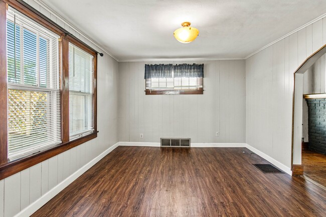 Building Photo - ? Charming Home in the Heart of Newark! ?
