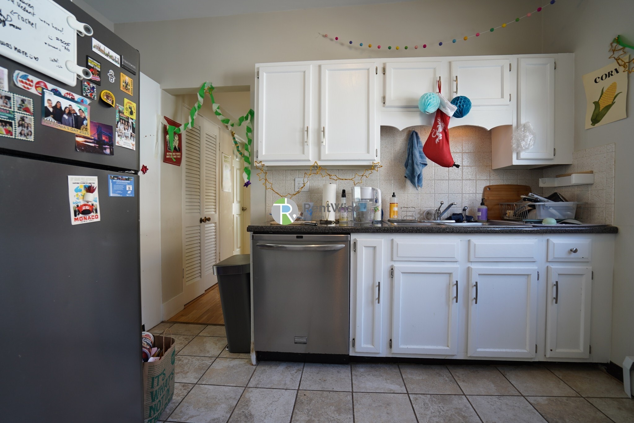 Building Photo - 27 Emery St