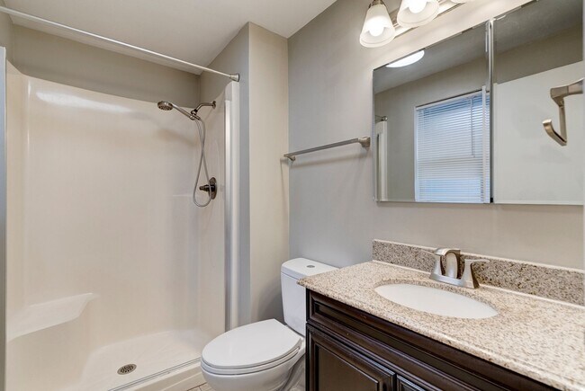 Building Photo - Updated 3 Bedroom, 2 Bath Home with Spacio...