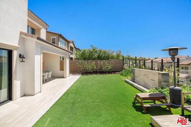 Building Photo - 20600 Bluebird Ct