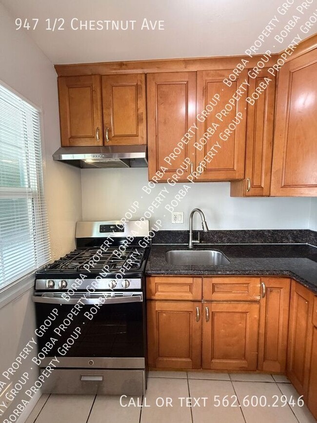 Building Photo - 947 1/2 Chestnut Ave-
