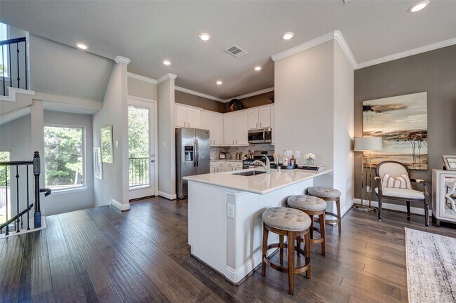 Building Photo - 11017 Mikula Dr