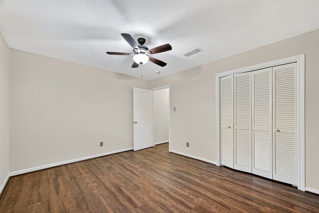 Building Photo - 812 Fleetwood Pl Dr