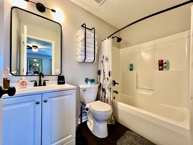 Building Photo - Fully Furnished Home with great location