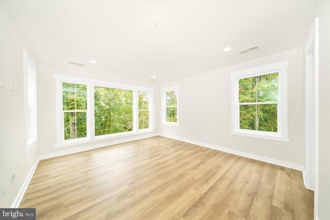 Building Photo - 801 Cedar Ave