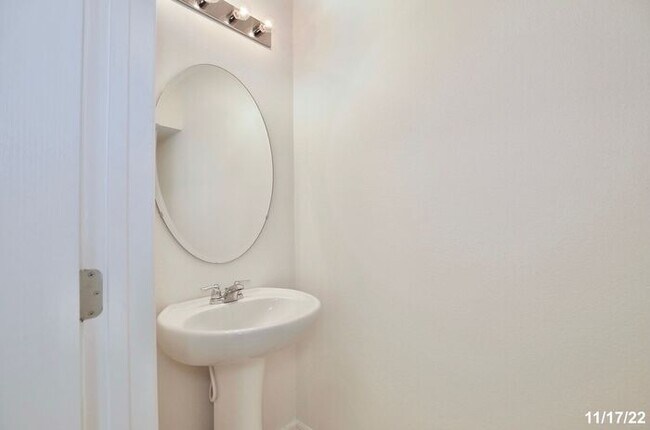 Building Photo - Spacious 3/2.5 Townhome with a 2 Car Garage and a Beautiful Pond View in Westwood Condos - Orlando!