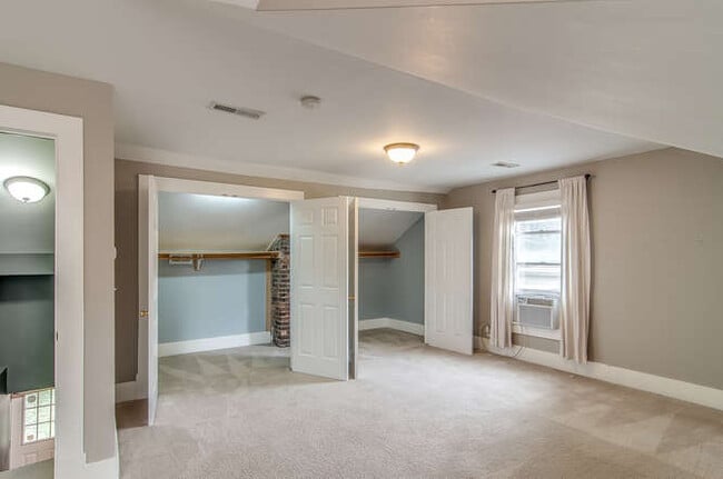 Building Photo - 217 Treutland Ave