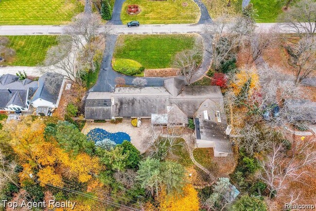 Building Photo - 5760 Snowshoe Cir