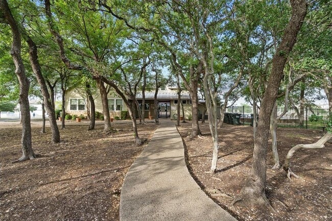 Building Photo - 693 Sampson