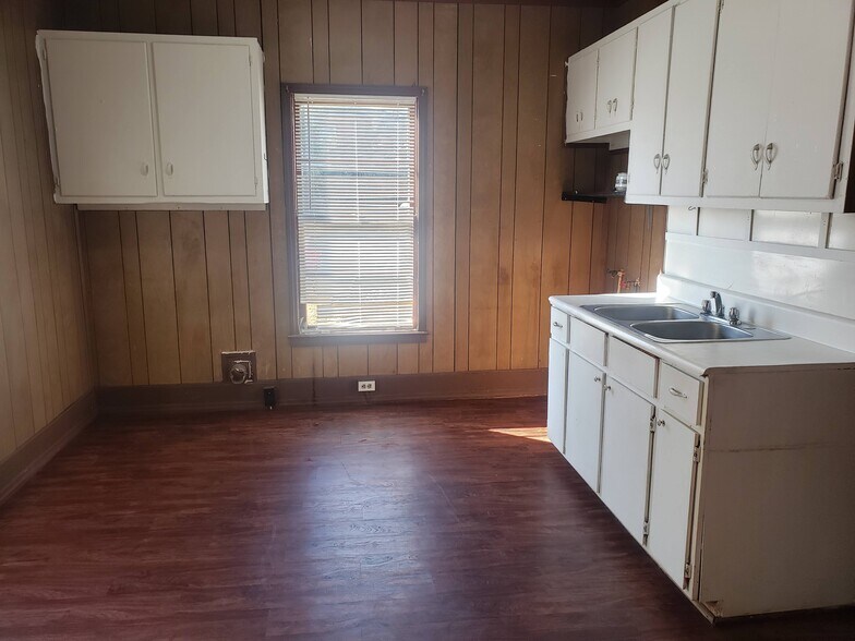 Building Photo - 31 Perry Ave