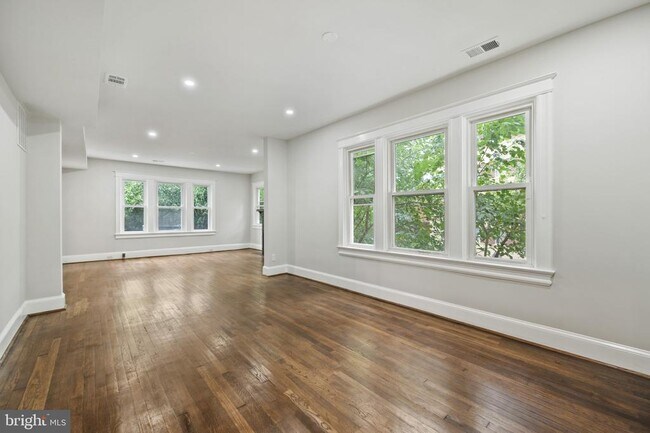 Building Photo - 3551 Hertford Pl NW