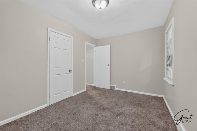 Building Photo - 4 Bedroom Home - $1,550