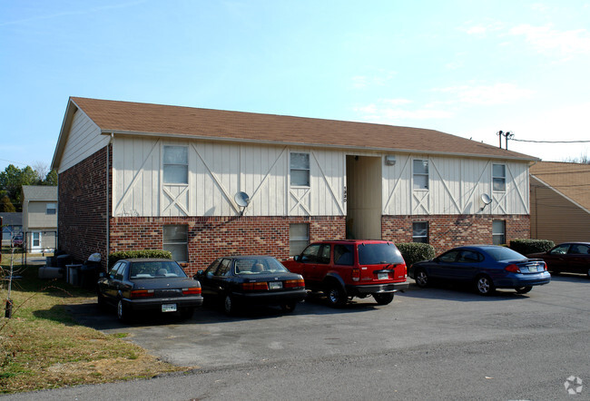 Building Photo - 1330-1380 NW Village Oak Cir