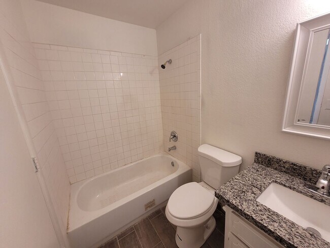 Building Photo - 2630 S Virginia Dr