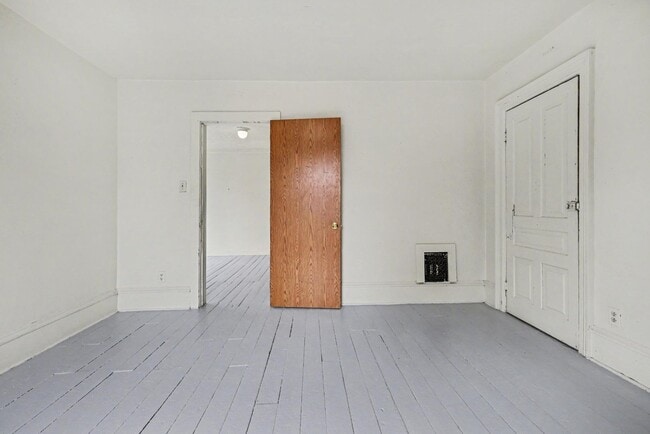 Building Photo - 121 S Clay St