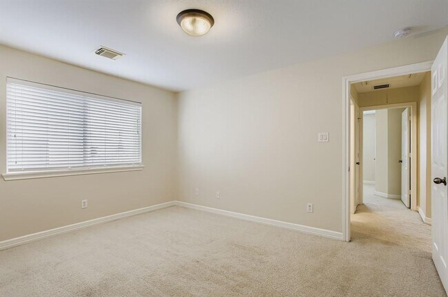 Building Photo - 20806 Cottage Cove Ln