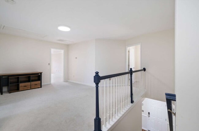 Building Photo - 930 Pristine Ln