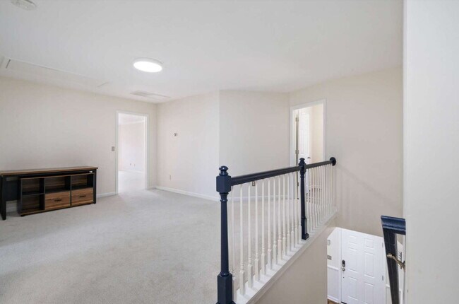 Building Photo - Spacious 5-Bedroom Living with Scenic View