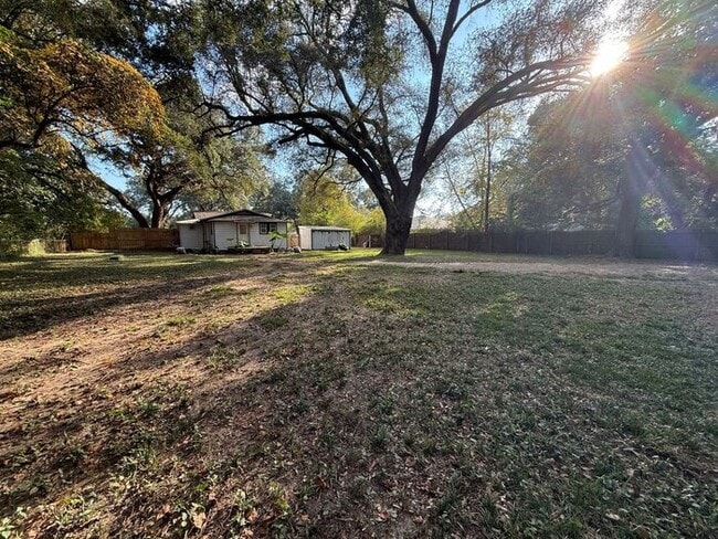 Building Photo - Pensacola - 32503 - 2 bedroom, 2 bathroom