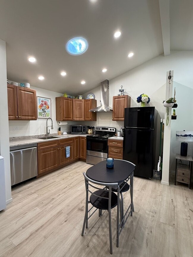 Building Photo - Newer Beautifully Furnished Single Story ADU Includes All Basic Utilities and WiFI